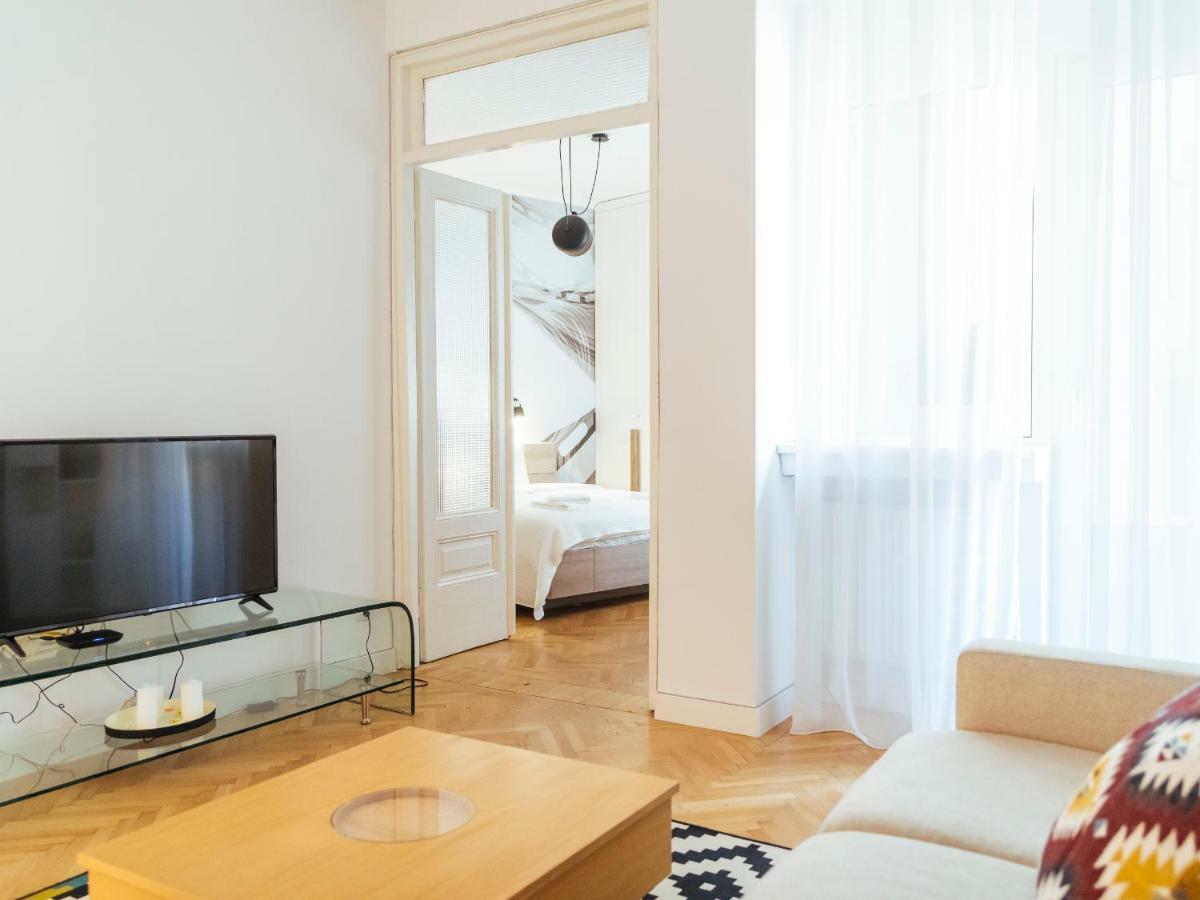 Alba Apartment On Calea Victoriei Bukarest Exteriör bild